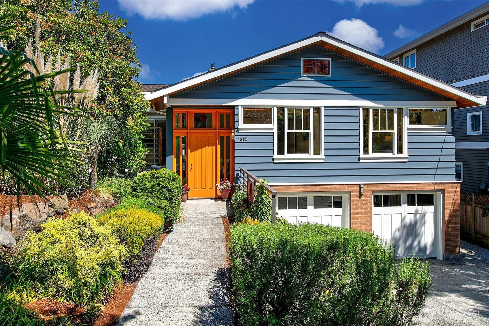 Property Photo: 1212 3rd Avenue N WA 98109