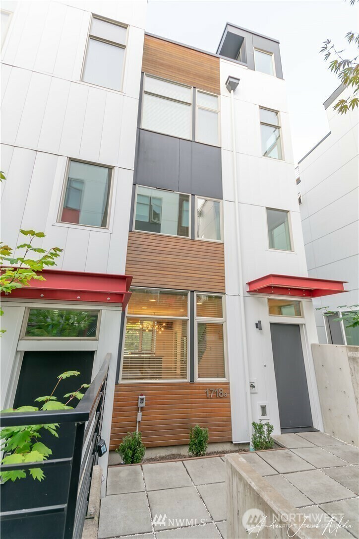 Property Photo: 1718 27th Avenue A WA 98122