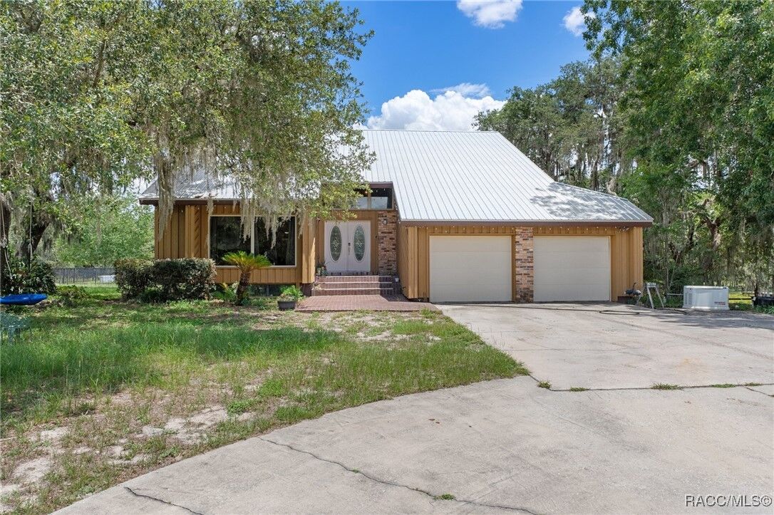 Property Photo: 8700 E Matthew Meadow Court FL 34453