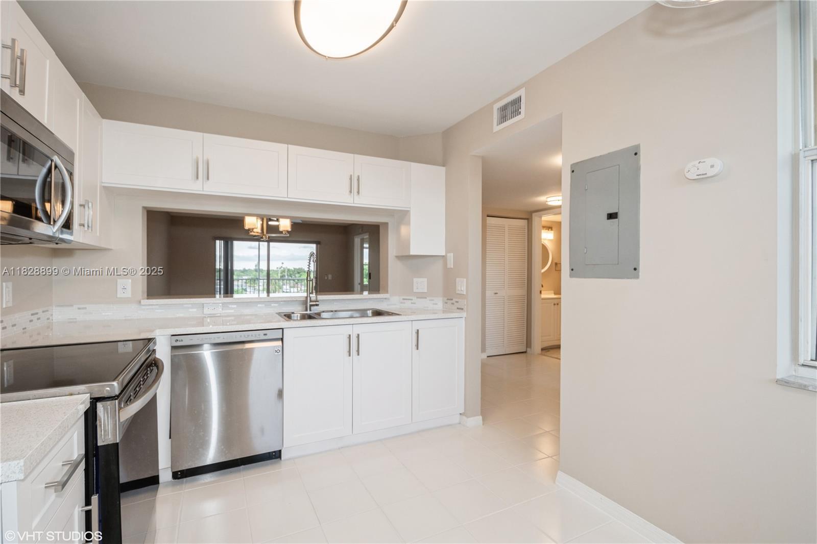 Property Photo: 10346 NW 24th Pl 405 FL 33322