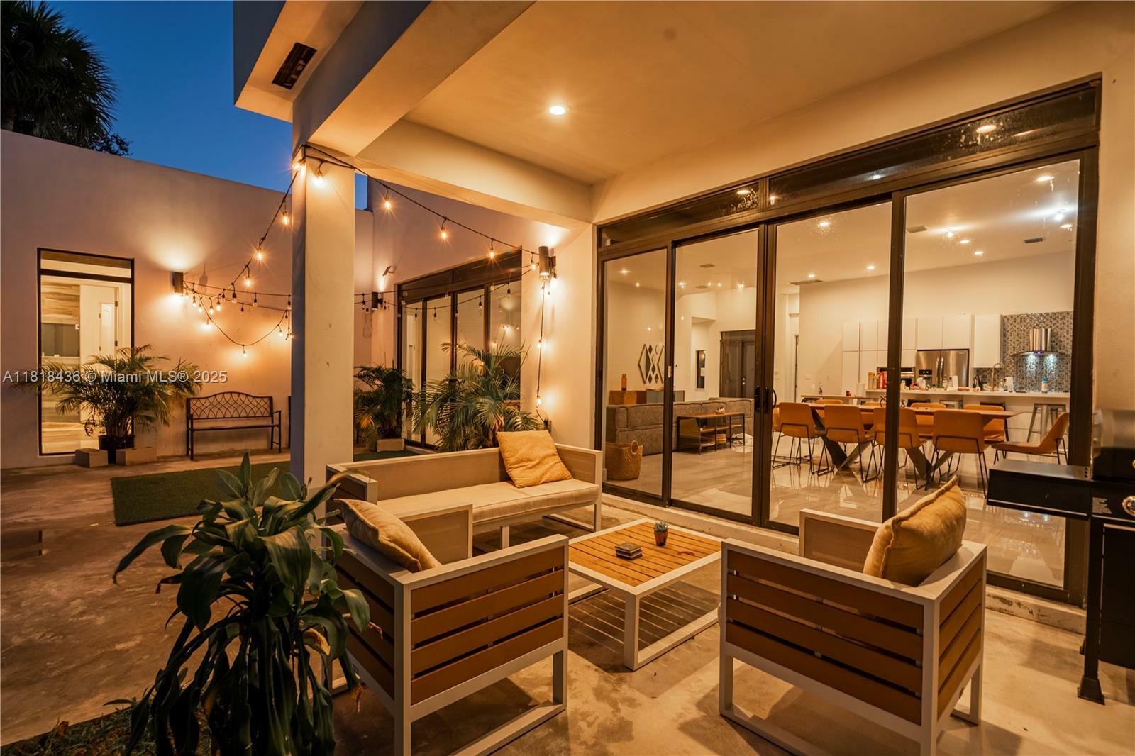 Property Photo:  4484 SW 26th Ave  FL 33312 