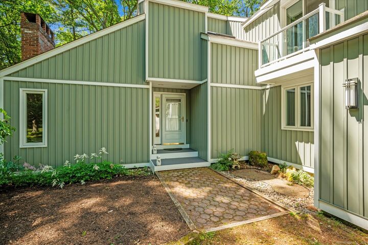 Property Photo:  25 Tall Wood Hollow  CT 06001 