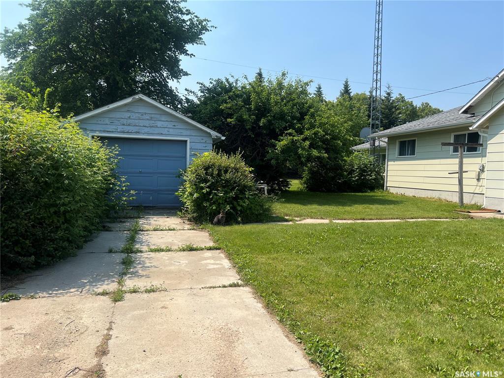 Property Photo: 206 2nd Avenue E SK S0E 1H0