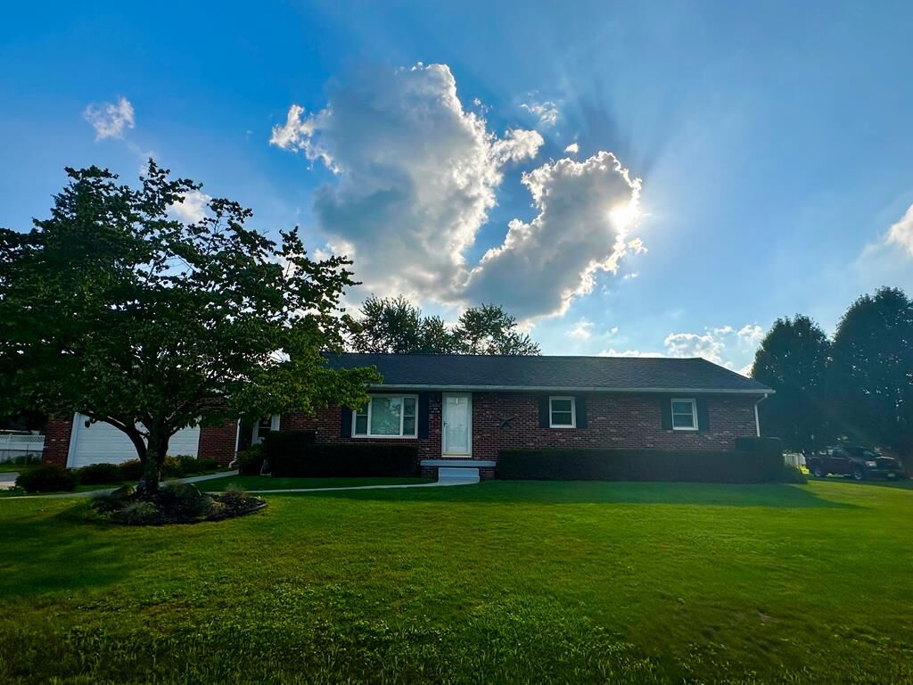 Property Photo: 308 Oak Lane OH 45601