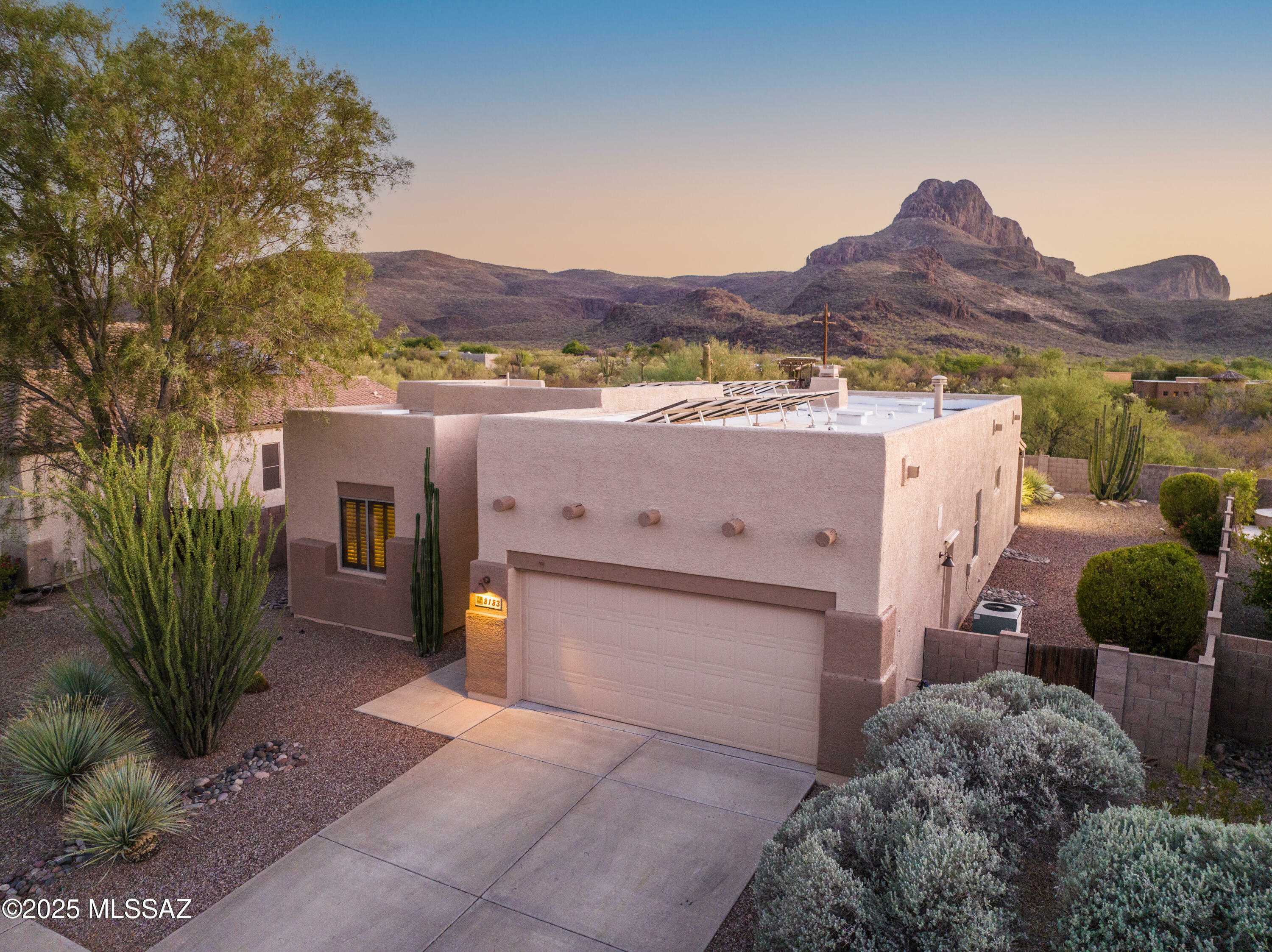 Property Photo: 8183 N Sombrero Point Drive AZ 85743