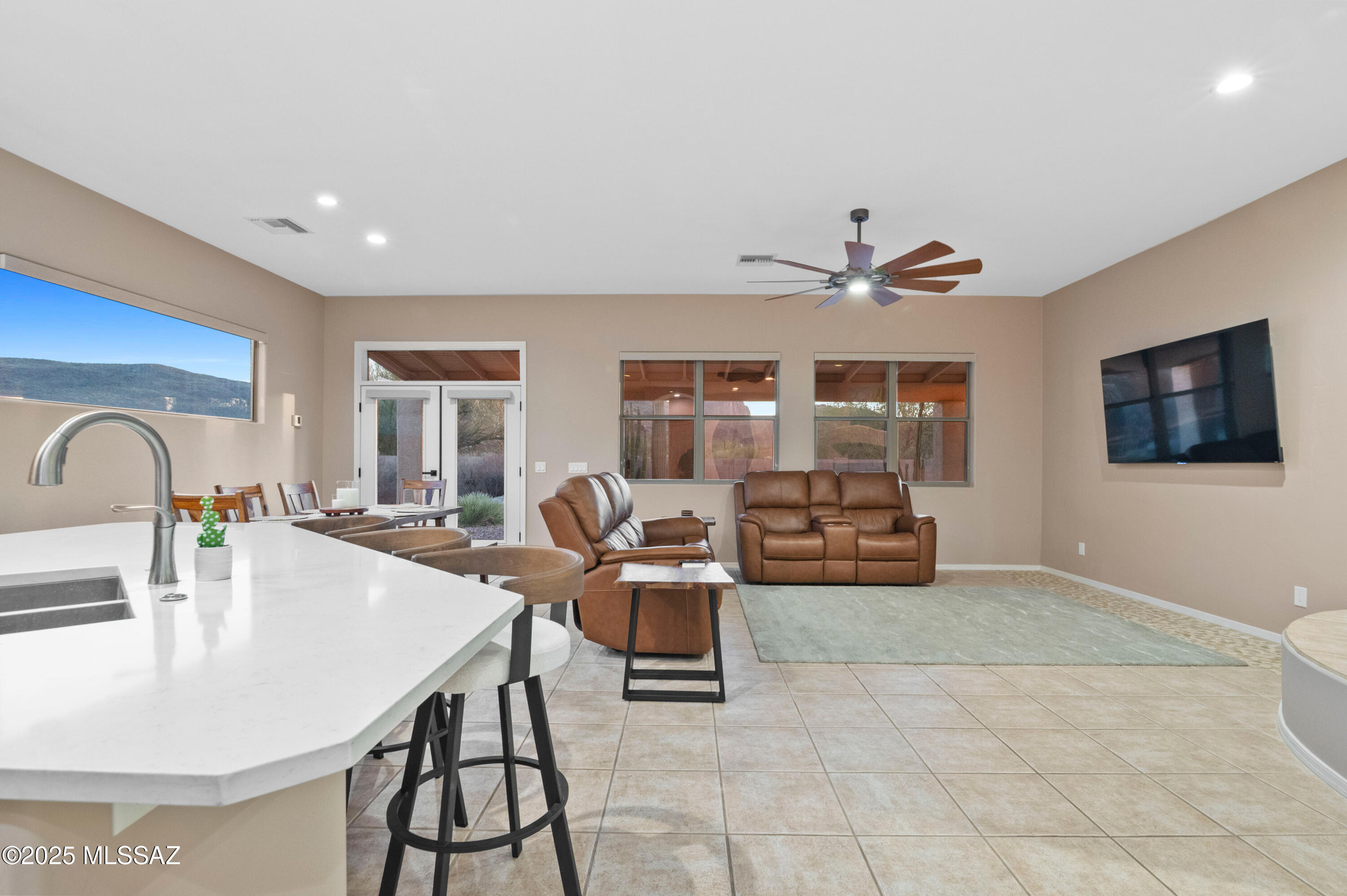 Property Photo: 8183 N Sombrero Point Drive AZ 85743