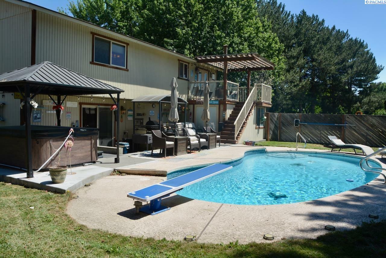 Property Photo: 1004 N Road 55 WA 99301