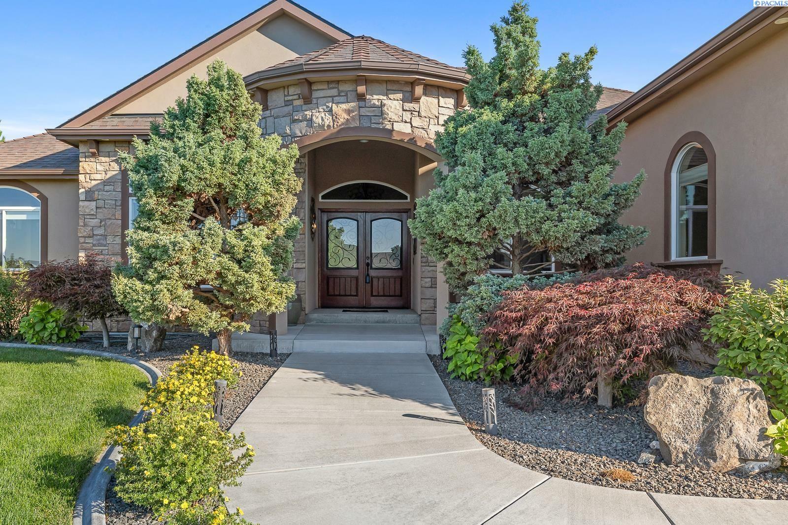 Property Photo:  661 Nuvola Vista Ct  WA 99352 