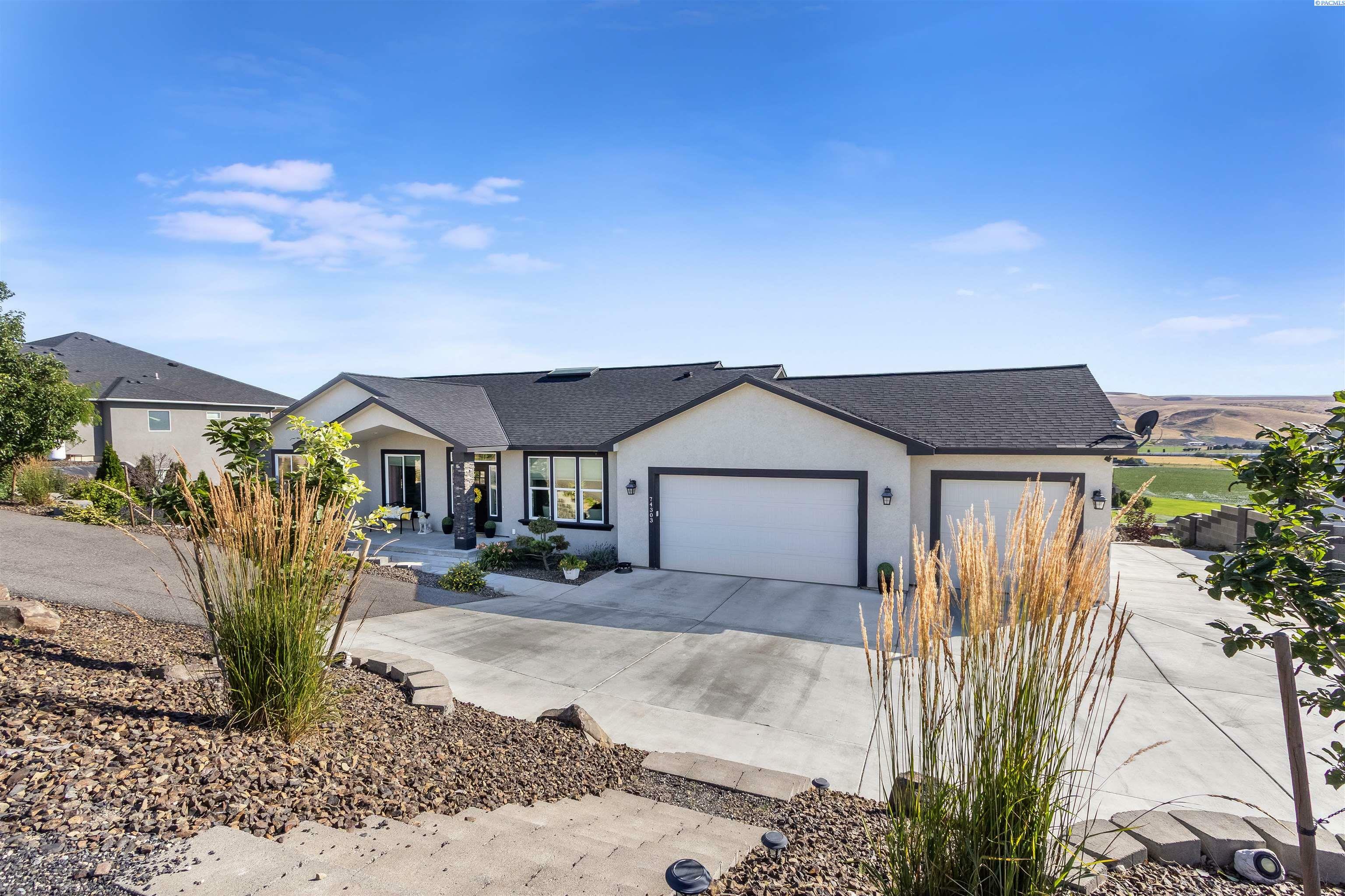 Property Photo:  74303 E Grand Bluff Lp  WA 99338 