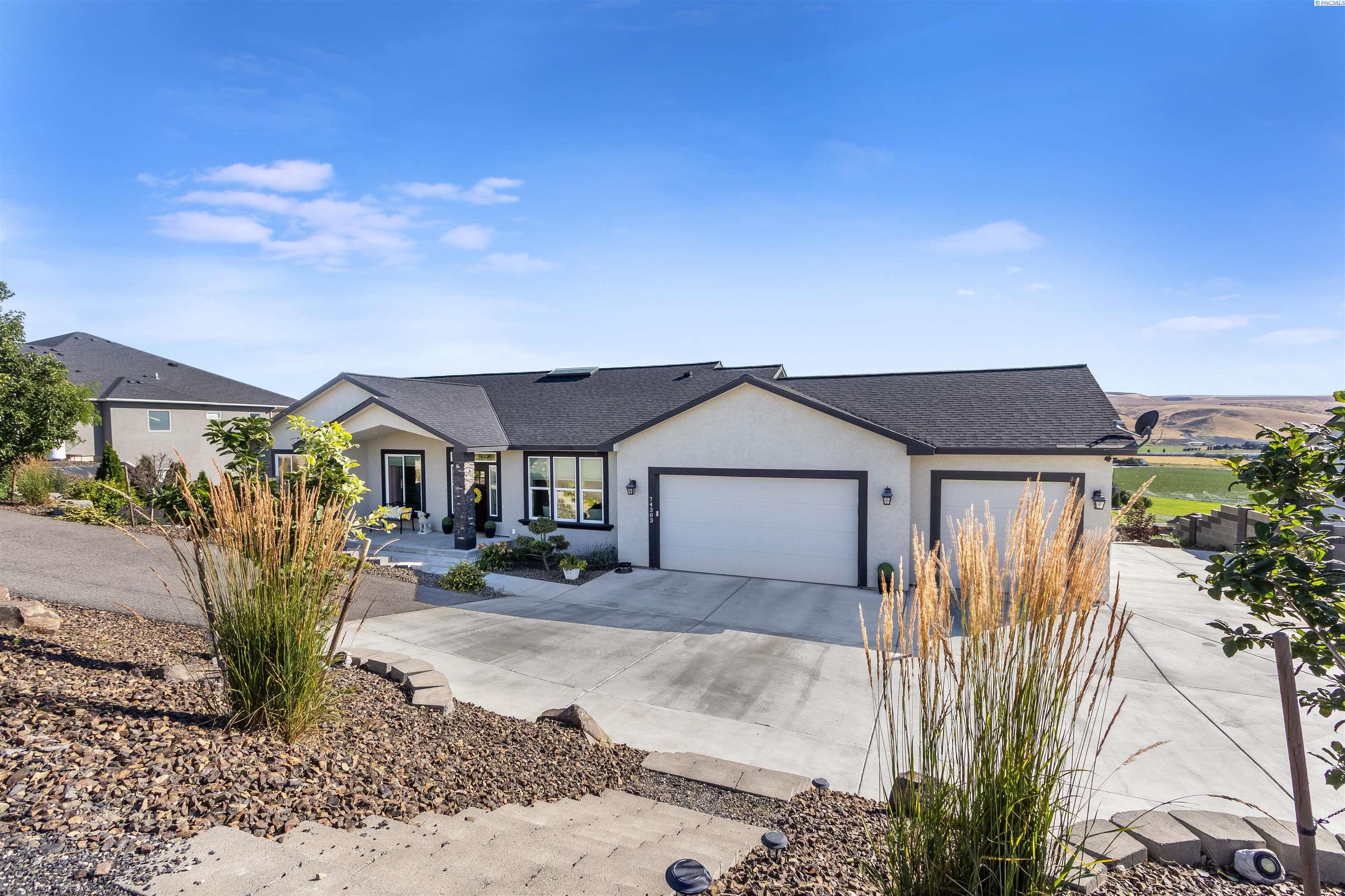 Property Photo: 74303 E Grand Bluff Lp WA 99338