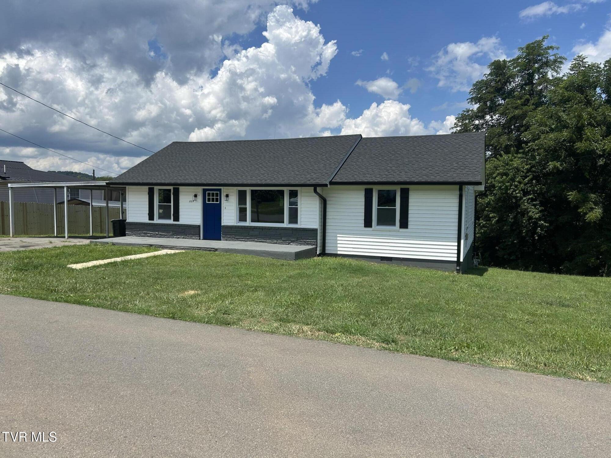 Property Photo: 229 West Doe Avenue TN 37643