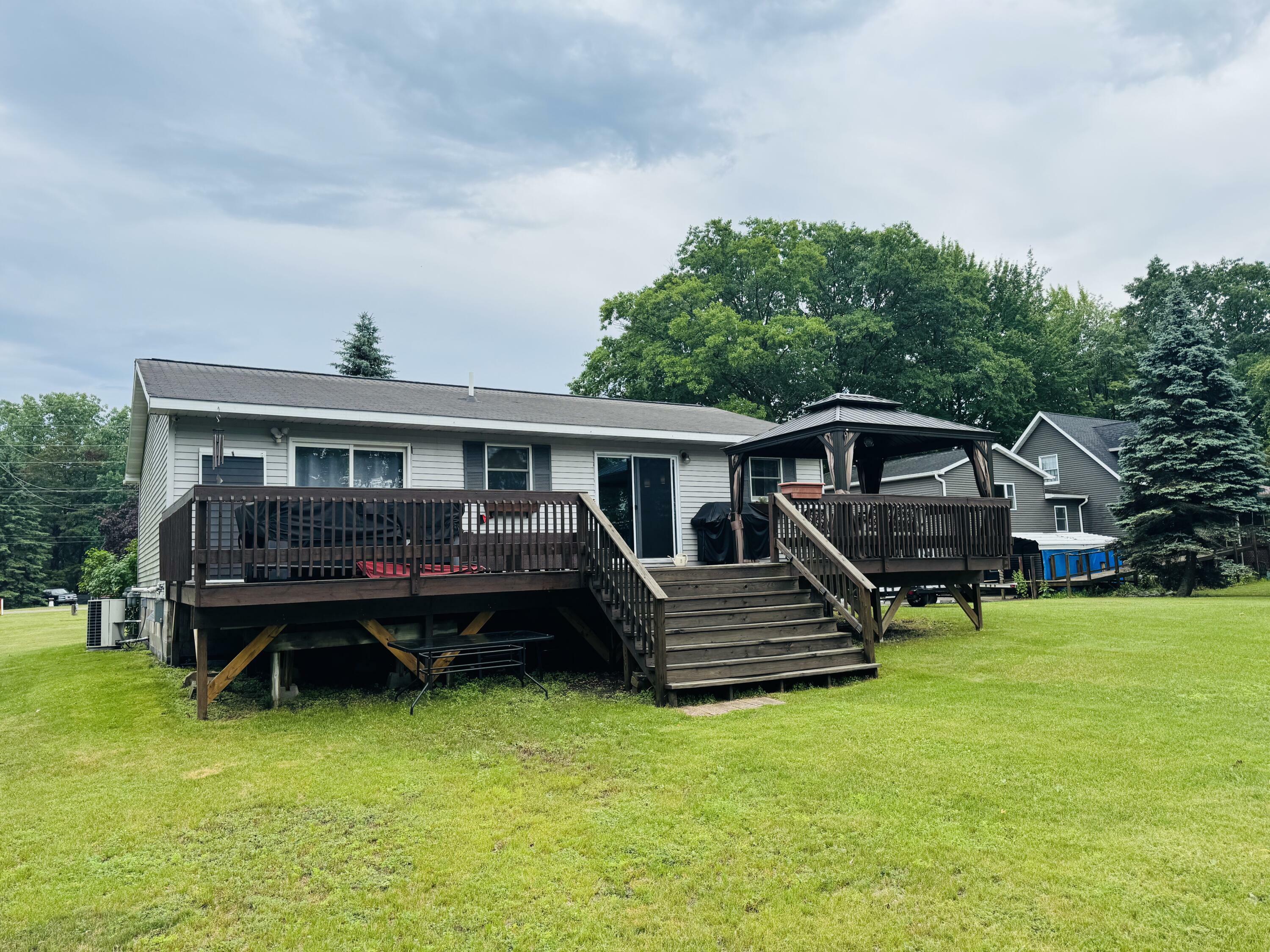 Property Photo:  1712 Lakeview Drive  MI 49707 
