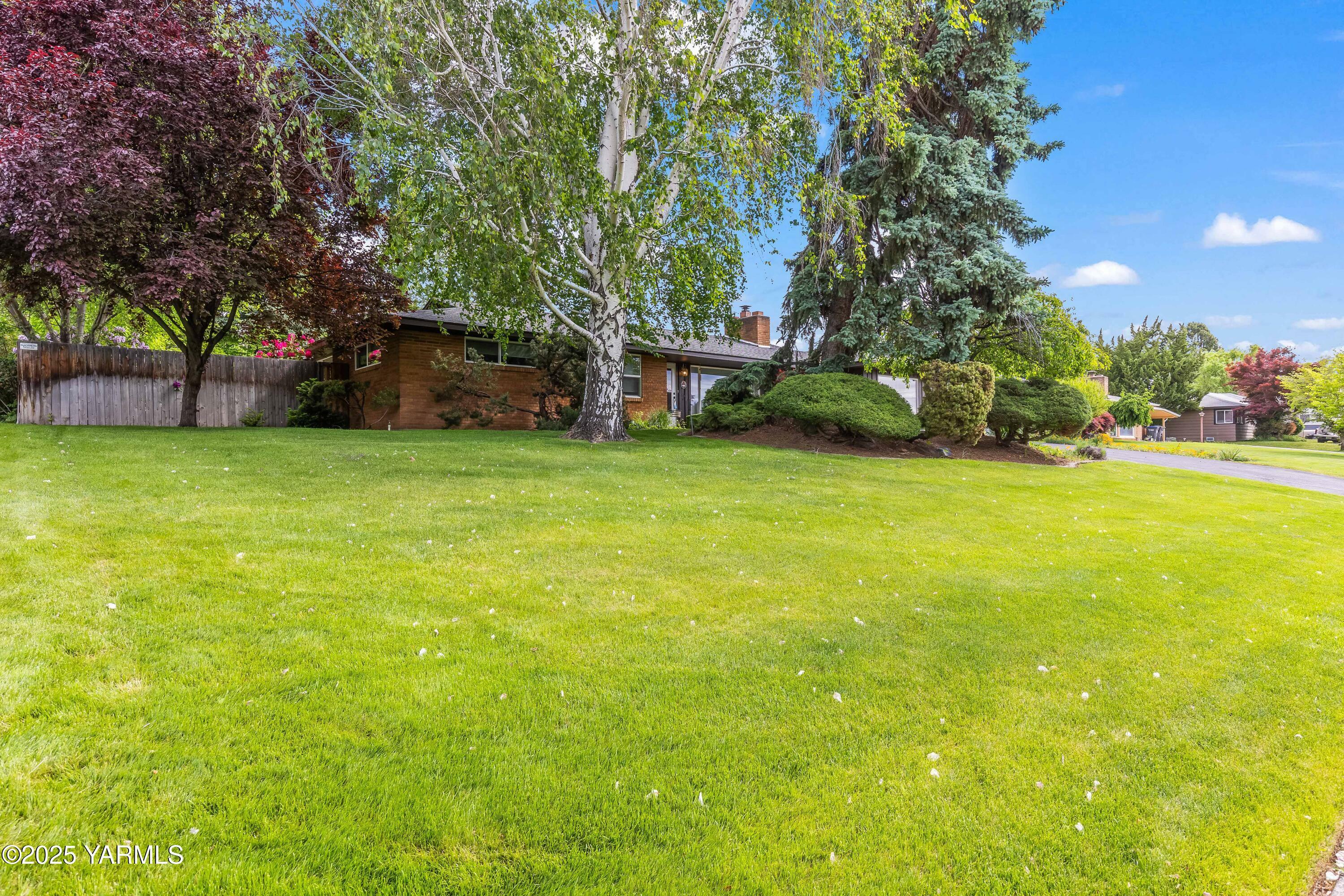 Property Photo:  5405 Douglas Dr  WA 98908 