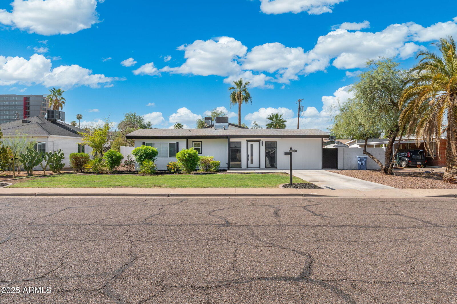 Property Photo:  1725 E Catalina Drive  AZ 85016 