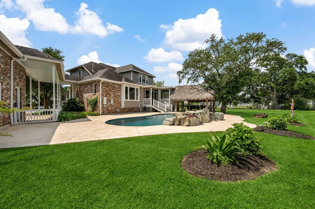 Property Photo: 806 Quintana Roo Place TX 77586