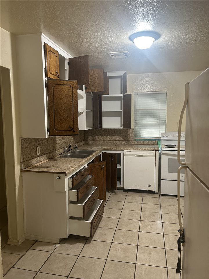 2320 SW E Ave  Lawton OK 73505-7300 photo