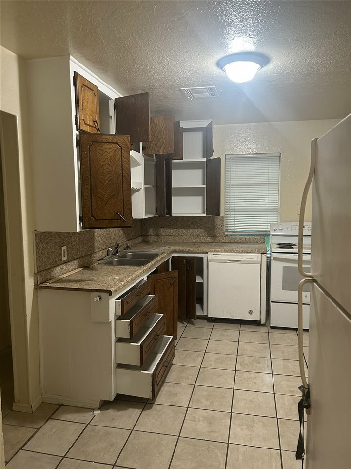 Property Photo: 2320 SW E Ave OK 73505-7300