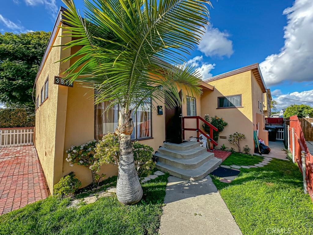 Property Photo:  3915 E 11th Street  CA 90804 