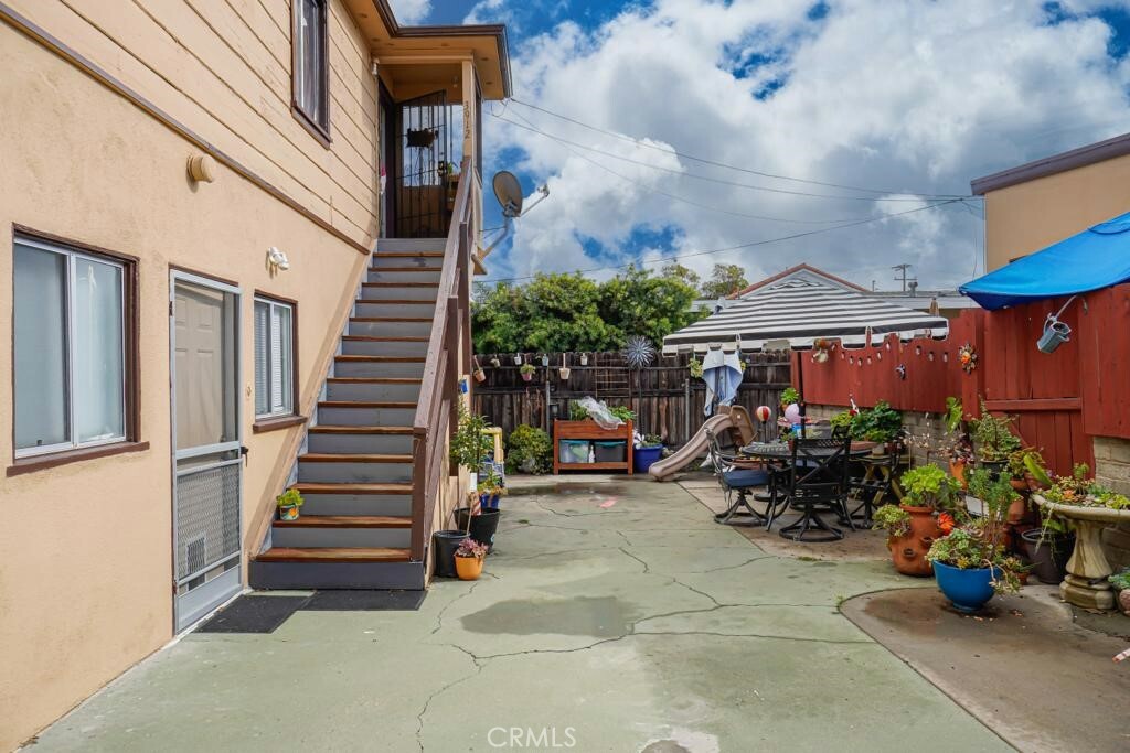 Property Photo:  3915 E 11th Street  CA 90804 