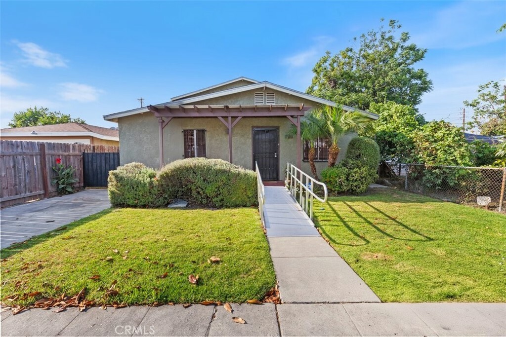 Property Photo: 347 E 97th St CA 90003