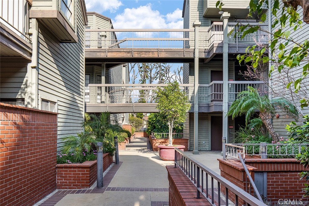 Property Photo: 1313 Valley View Road 109 CA 91202