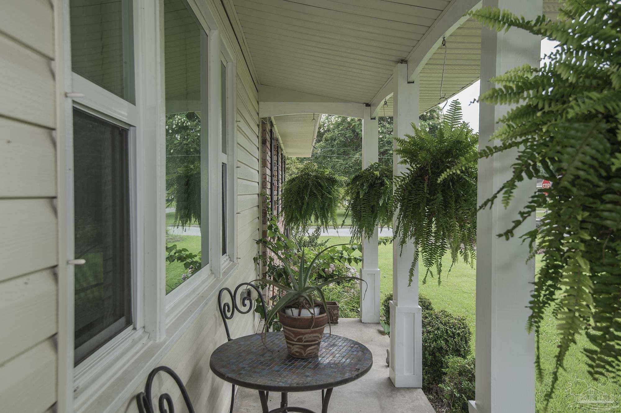 Property Photo: 1920 Hallmark Dr FL 32503