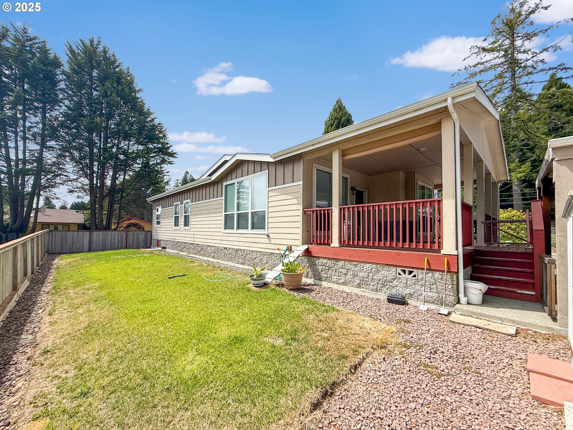 Property Photo:  631 Hassett St  OR 97415 