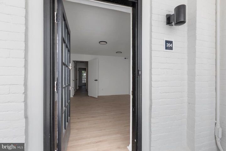 Property Photo:  207 S Patrick Street 204  VA 22314 