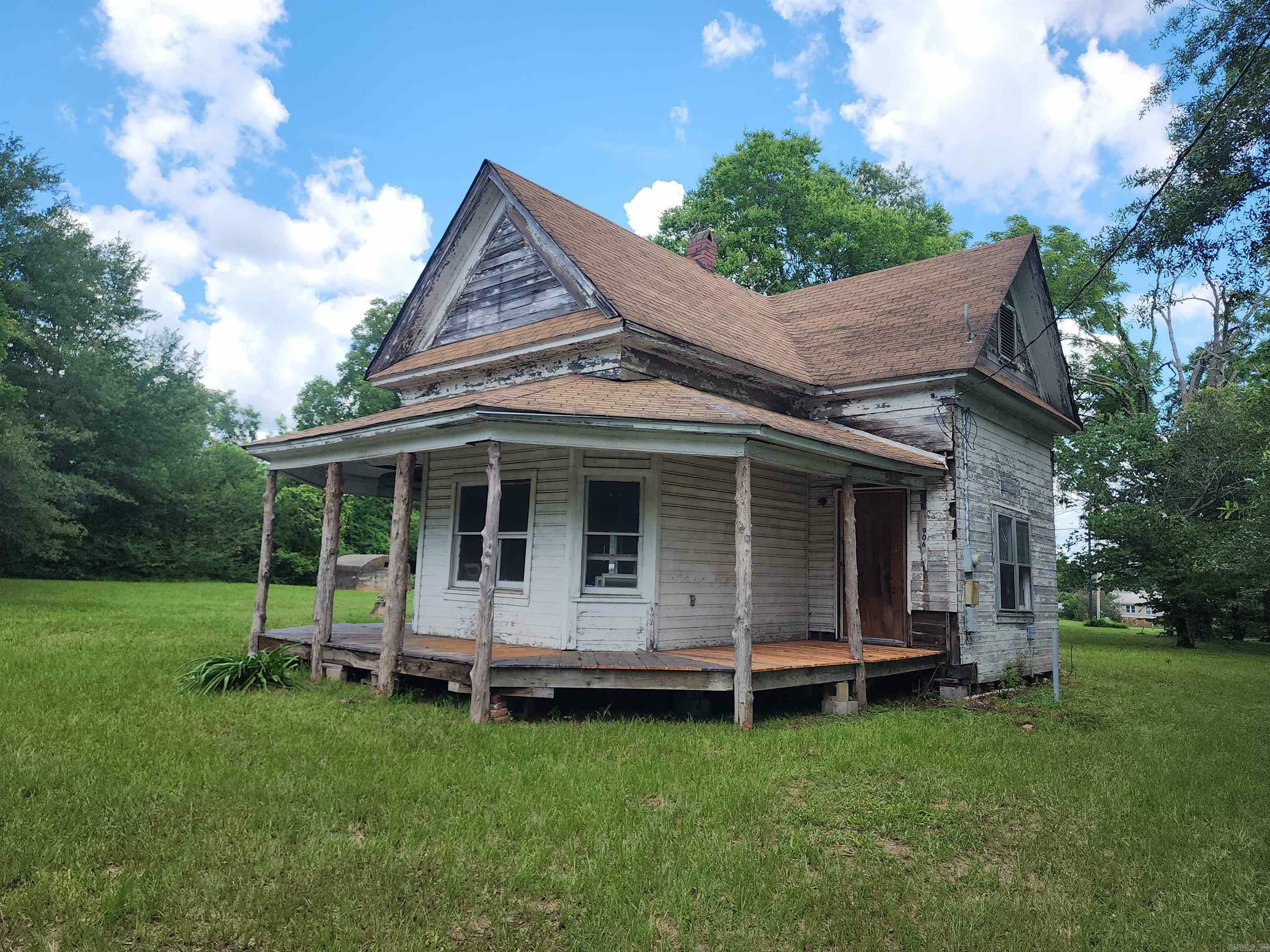 Property Photo: 906 Second Street AR 71953