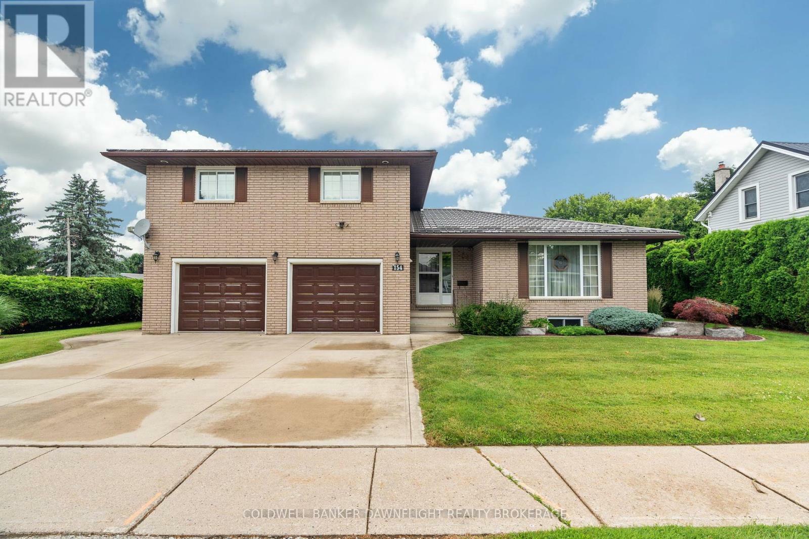Property Photo:  154 Gidley Street West  ON N0M 1S2 