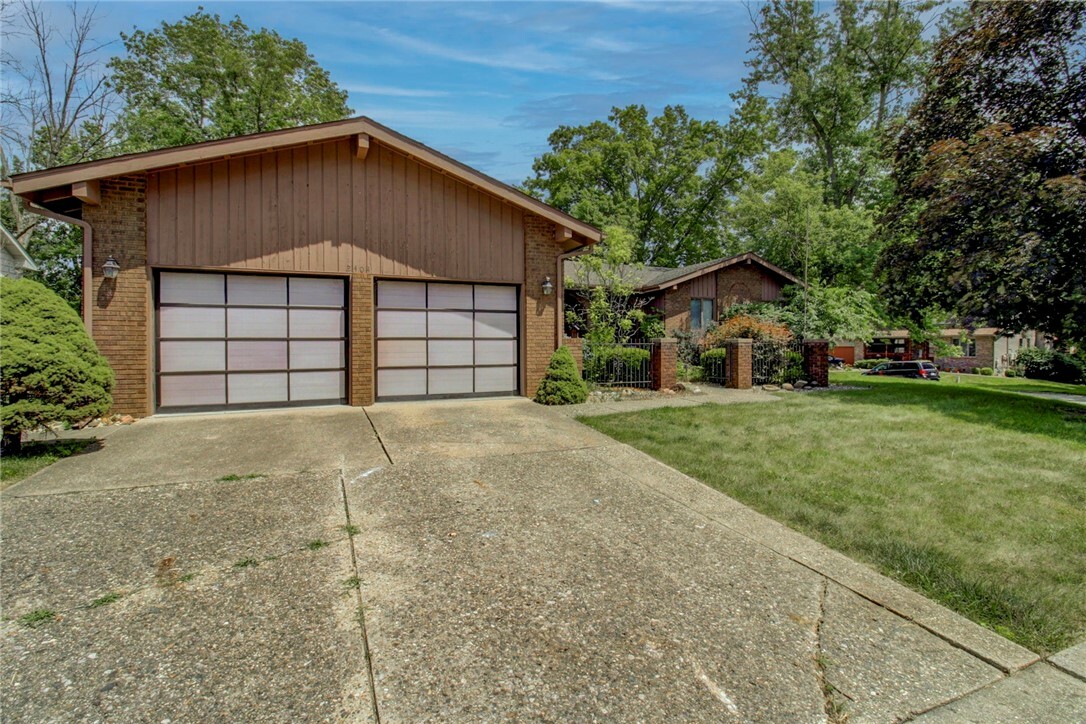 Property Photo:  2404 N Longwood Drive  IL 62526 