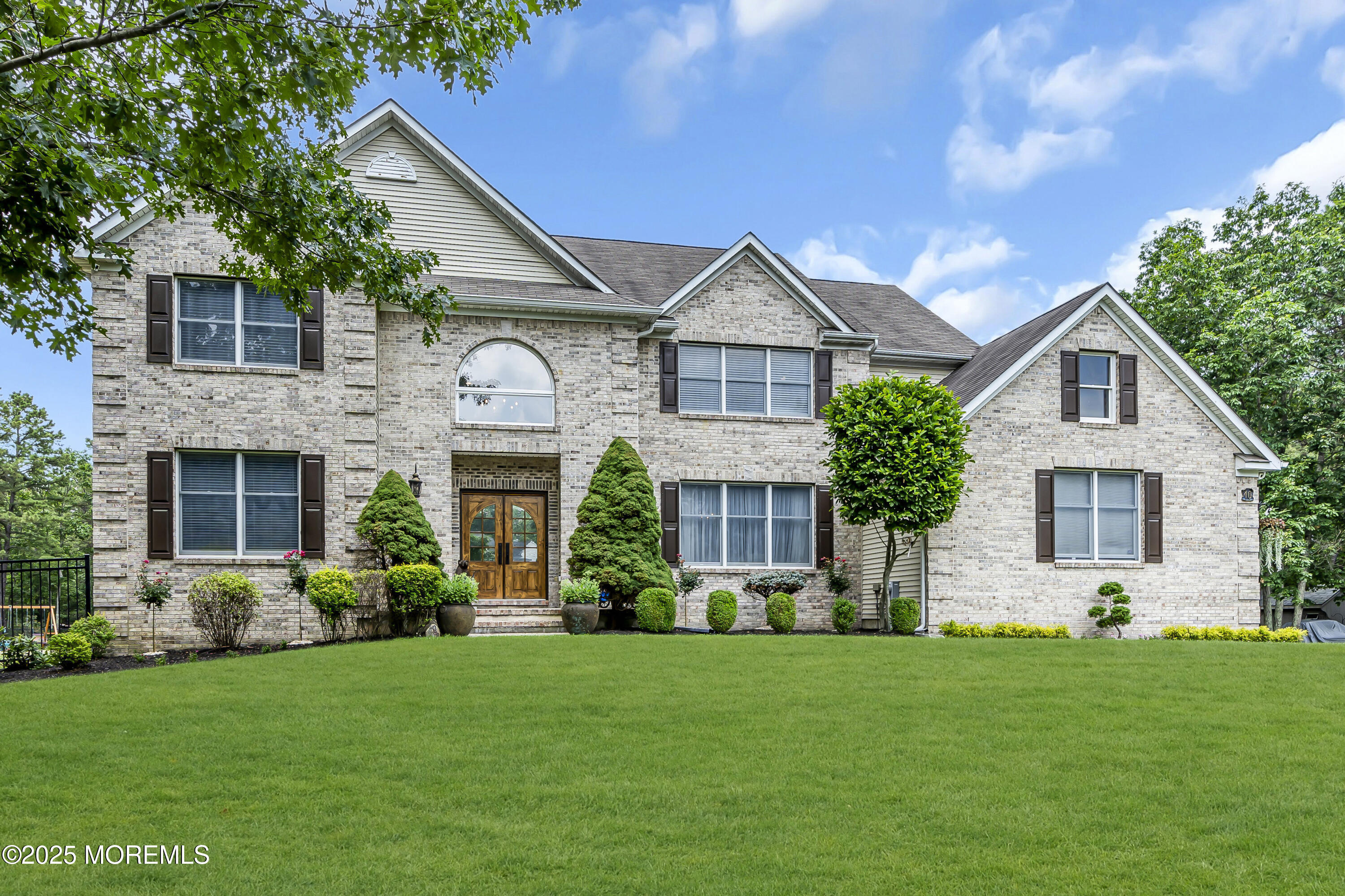 Property Photo:  10 Biscayne Court  NJ 08527 