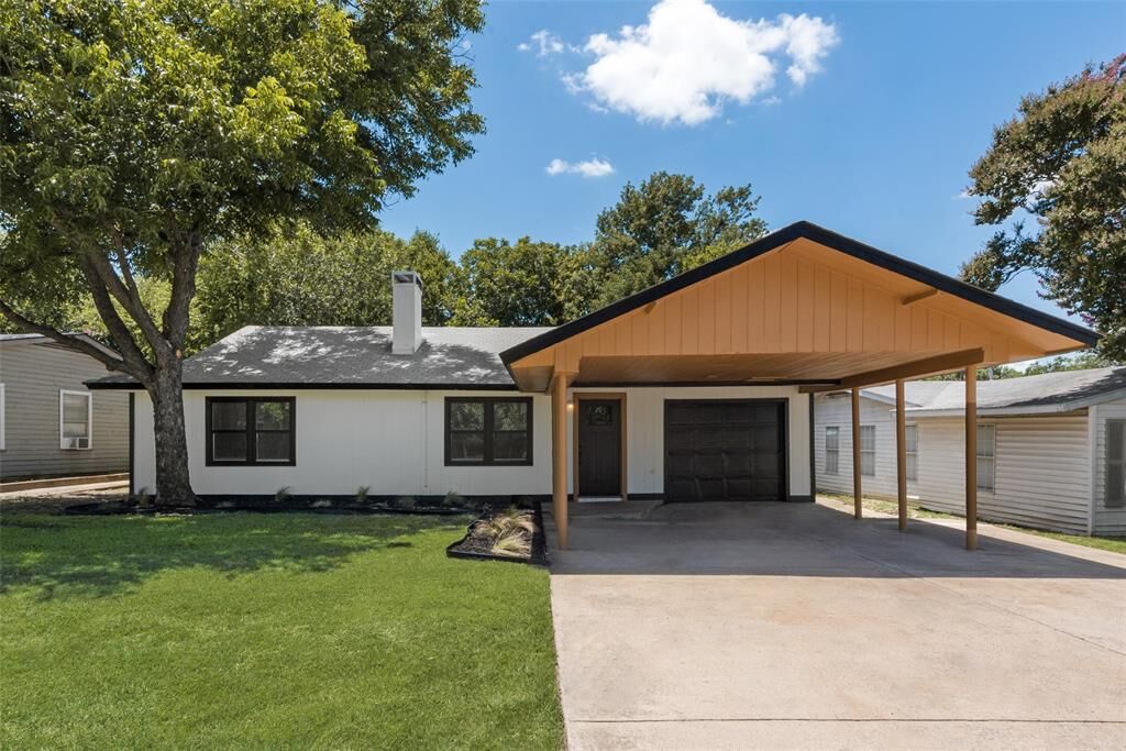 Property Photo:  524 Browning Drive  TX 76010 