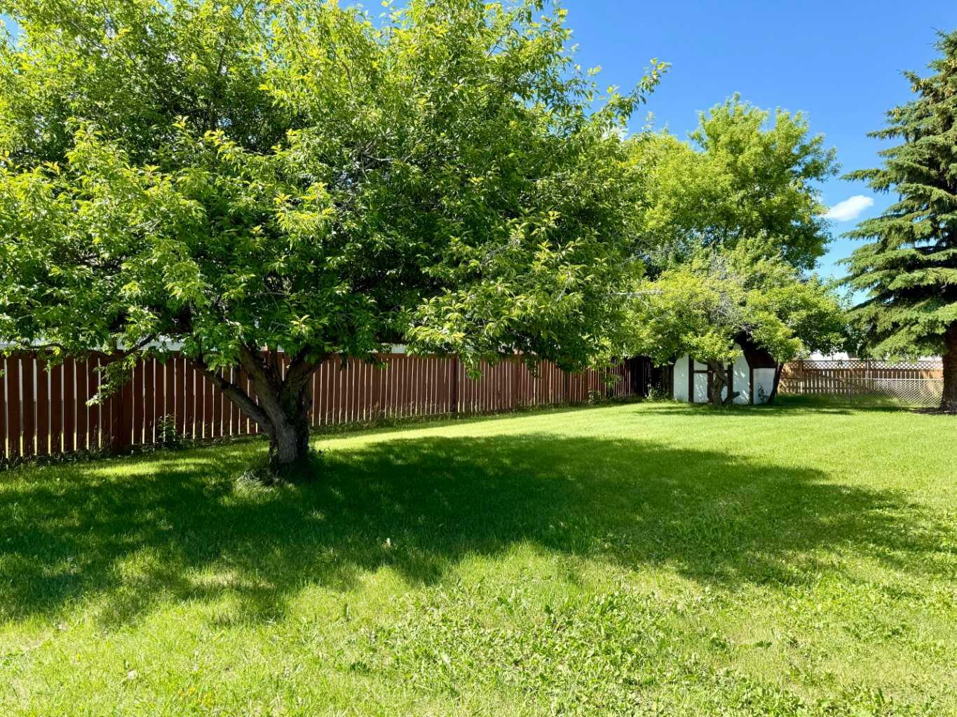 Photo de la propriété:  1958 5 Avenue  AB T9W 1H9 
