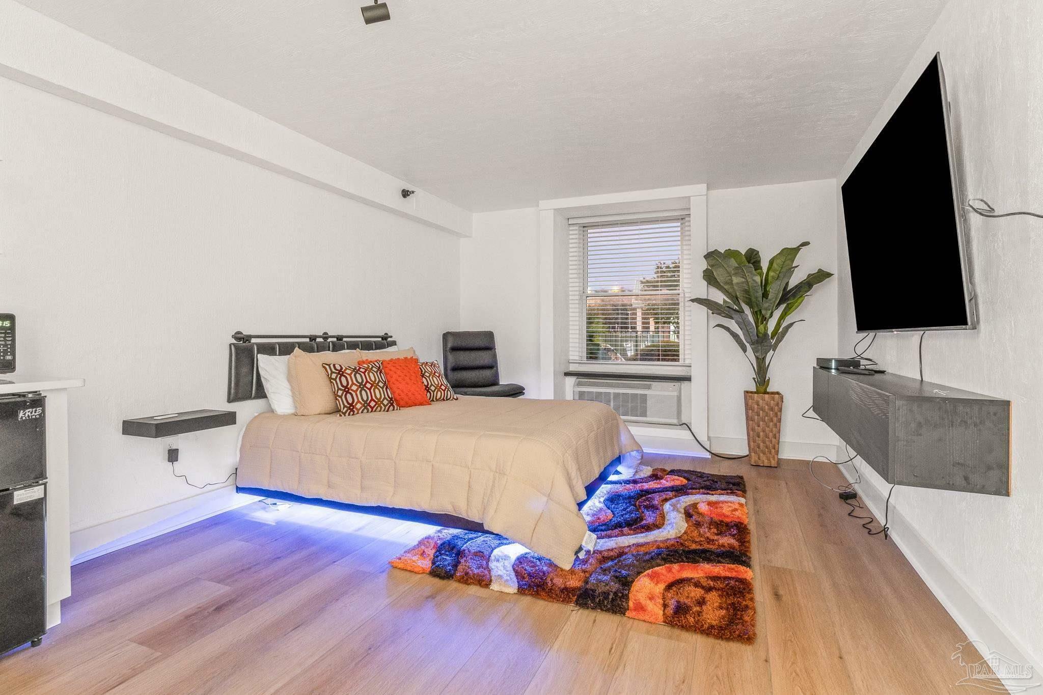 Property Photo: 224 E Garden St 140 FL 32502