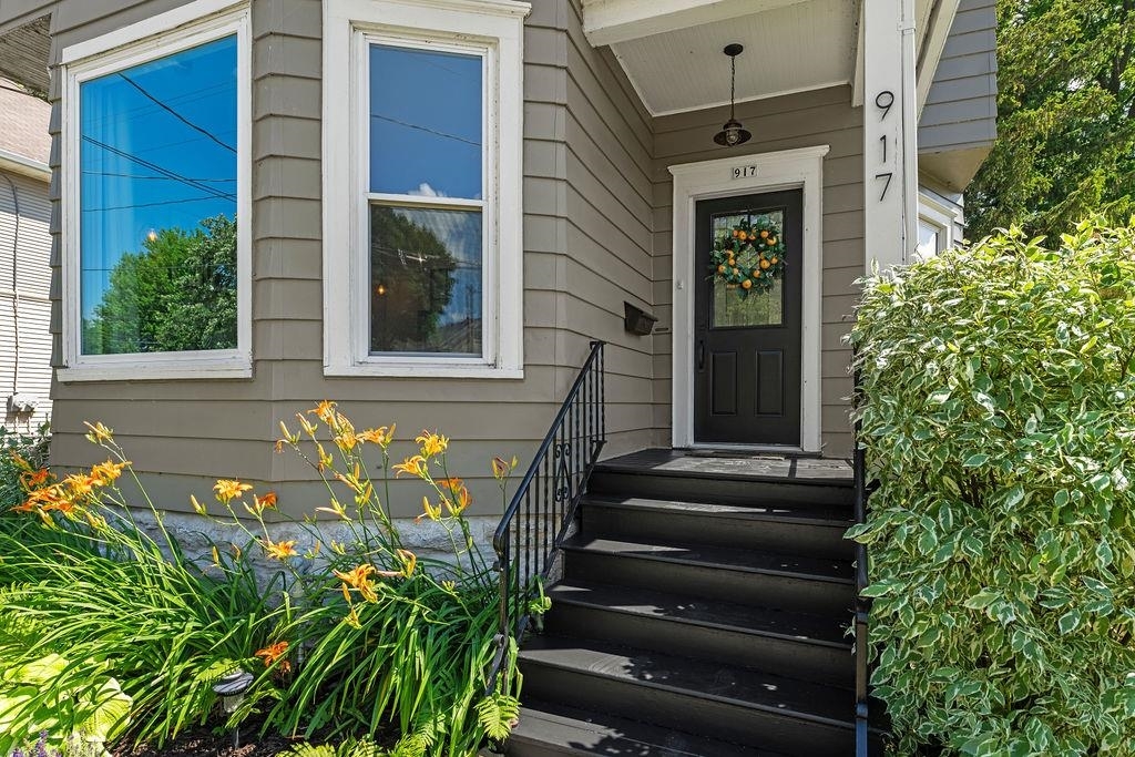 Property Photo: 917 E Irving Avenue WI 54901