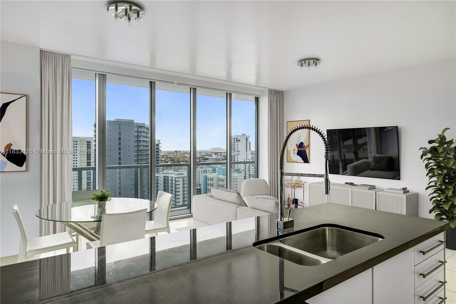 Property Photo:  1111 SW 1st Ave 2914-N  FL 33130 