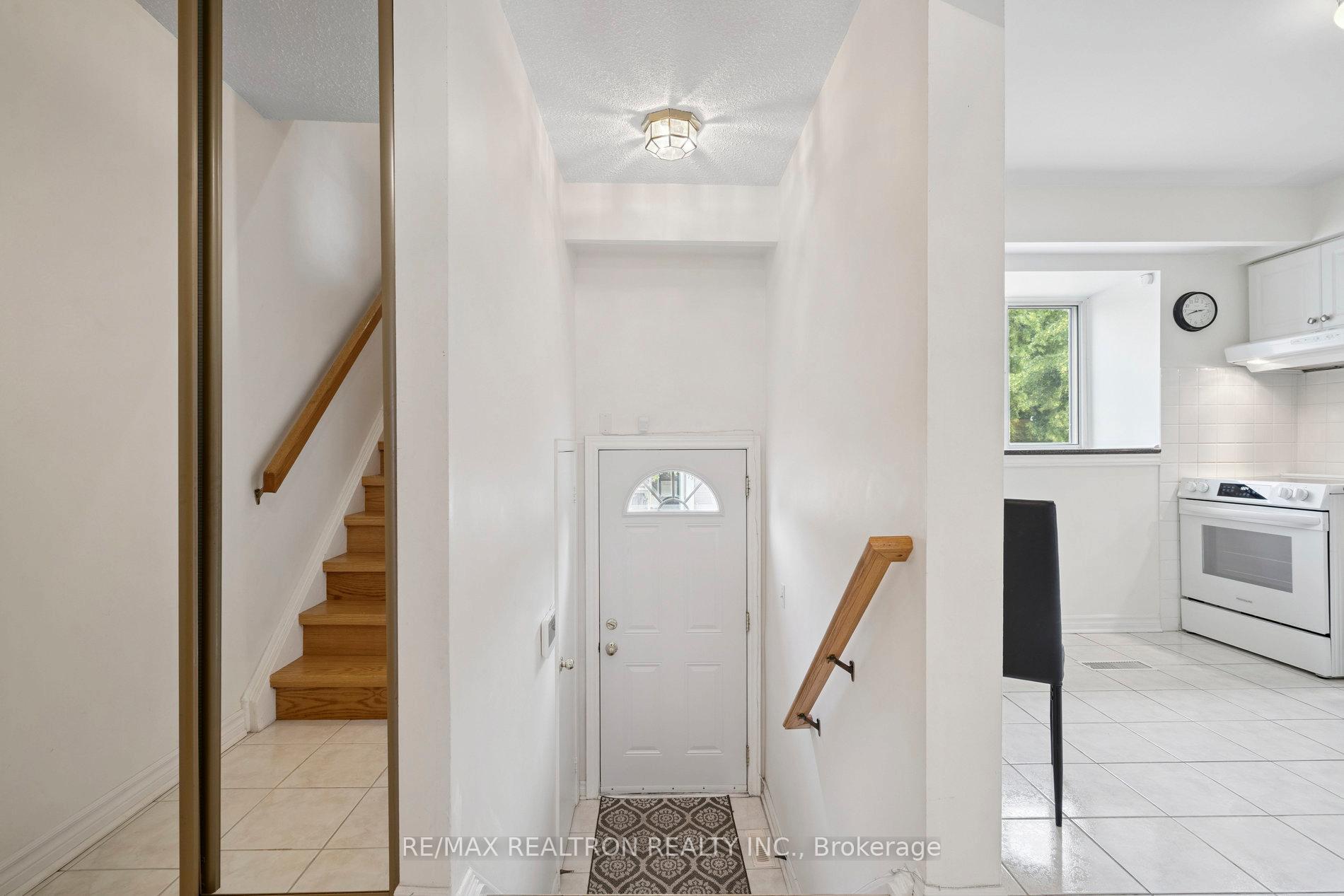 Property Photo: 64 Baronwood Court 64 ON L6V 3H7