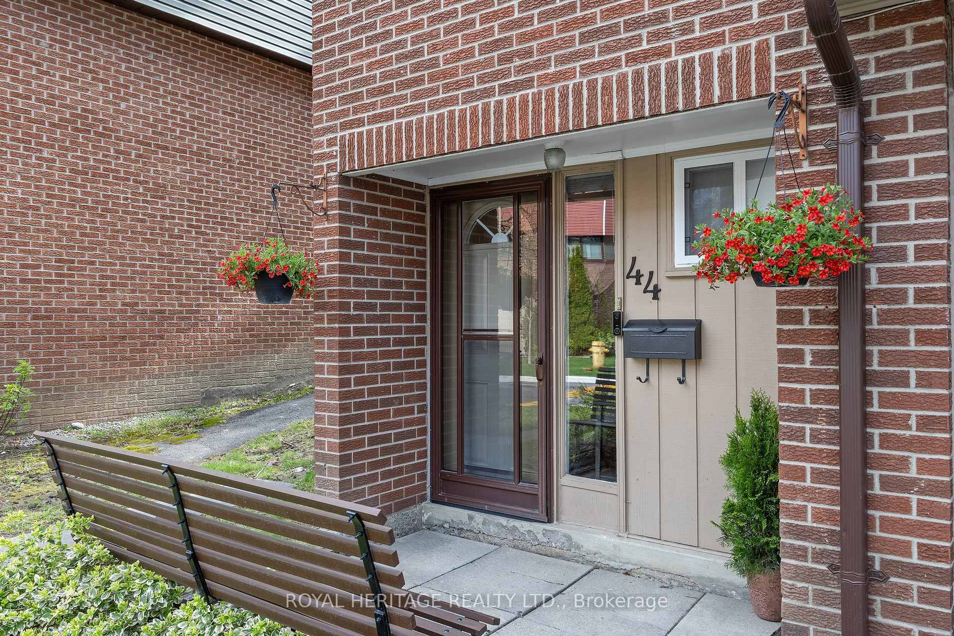 Property Photo:  1310 Fieldlight Boulevard 44  ON L1V 2Y8 