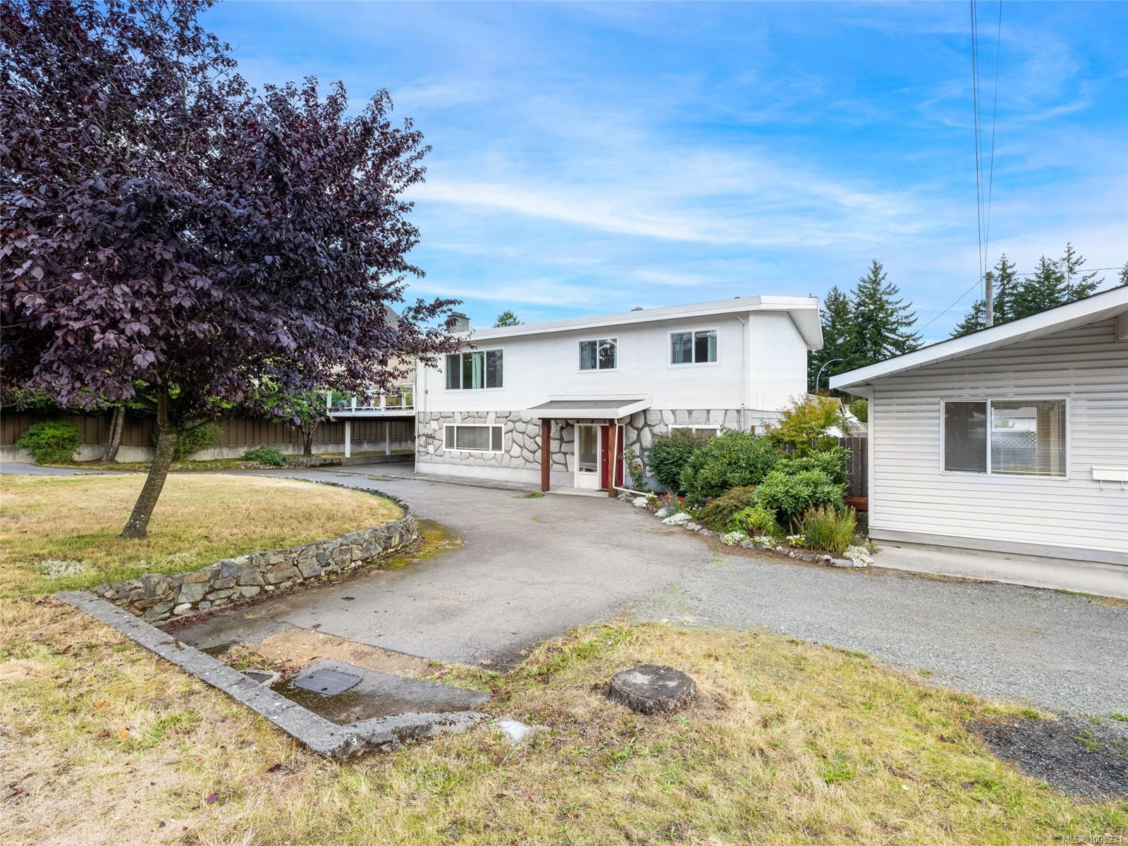 Property Photo: 6080 Hammond Bay Rd BC V9T 5M4