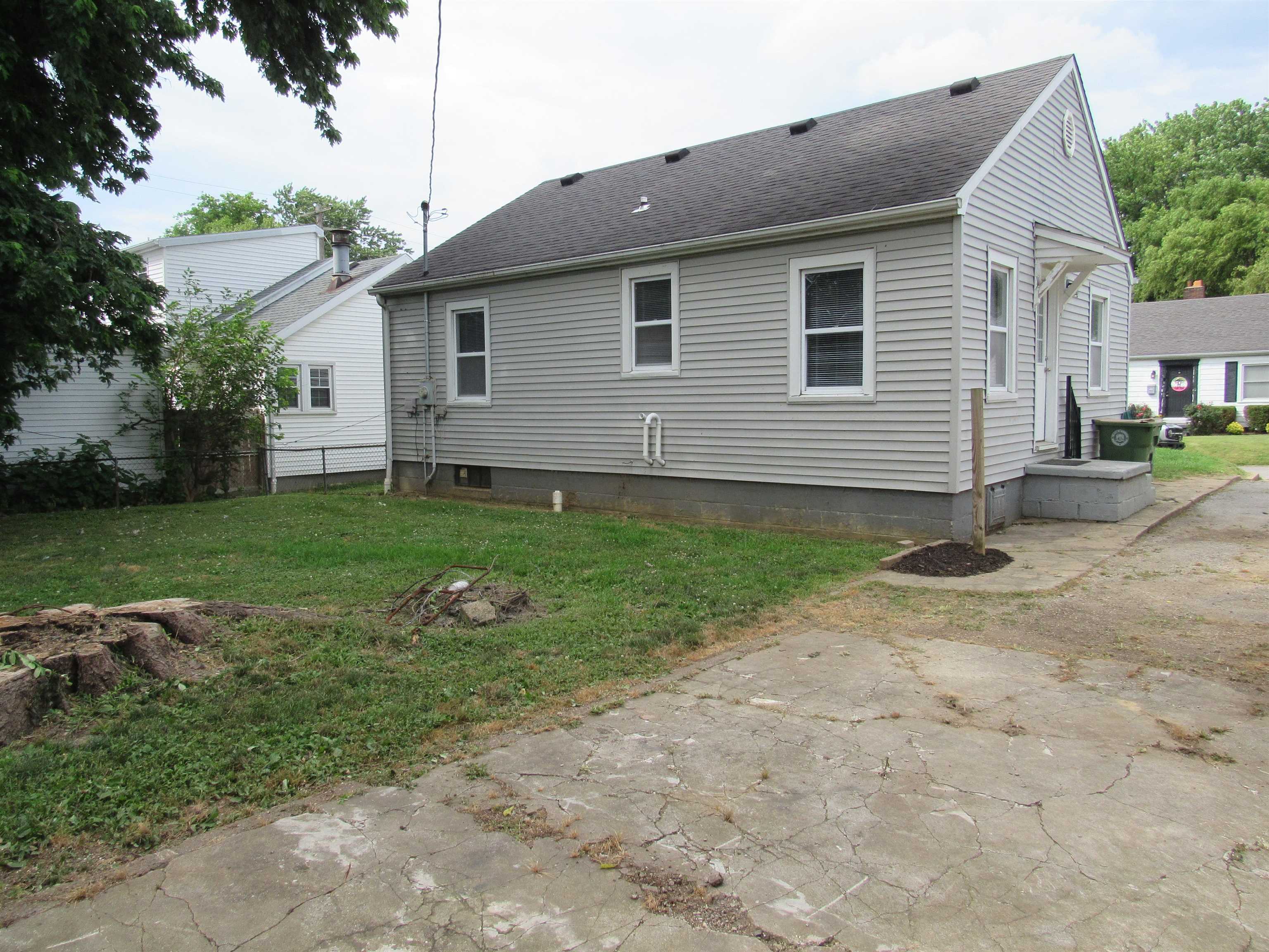 Property Photo:  306 S Elm Place  KY 42420-3958 