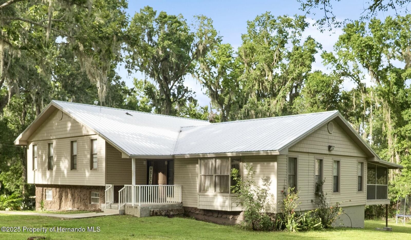 Property Photo:  10420 Carlin Drive  FL 34601 