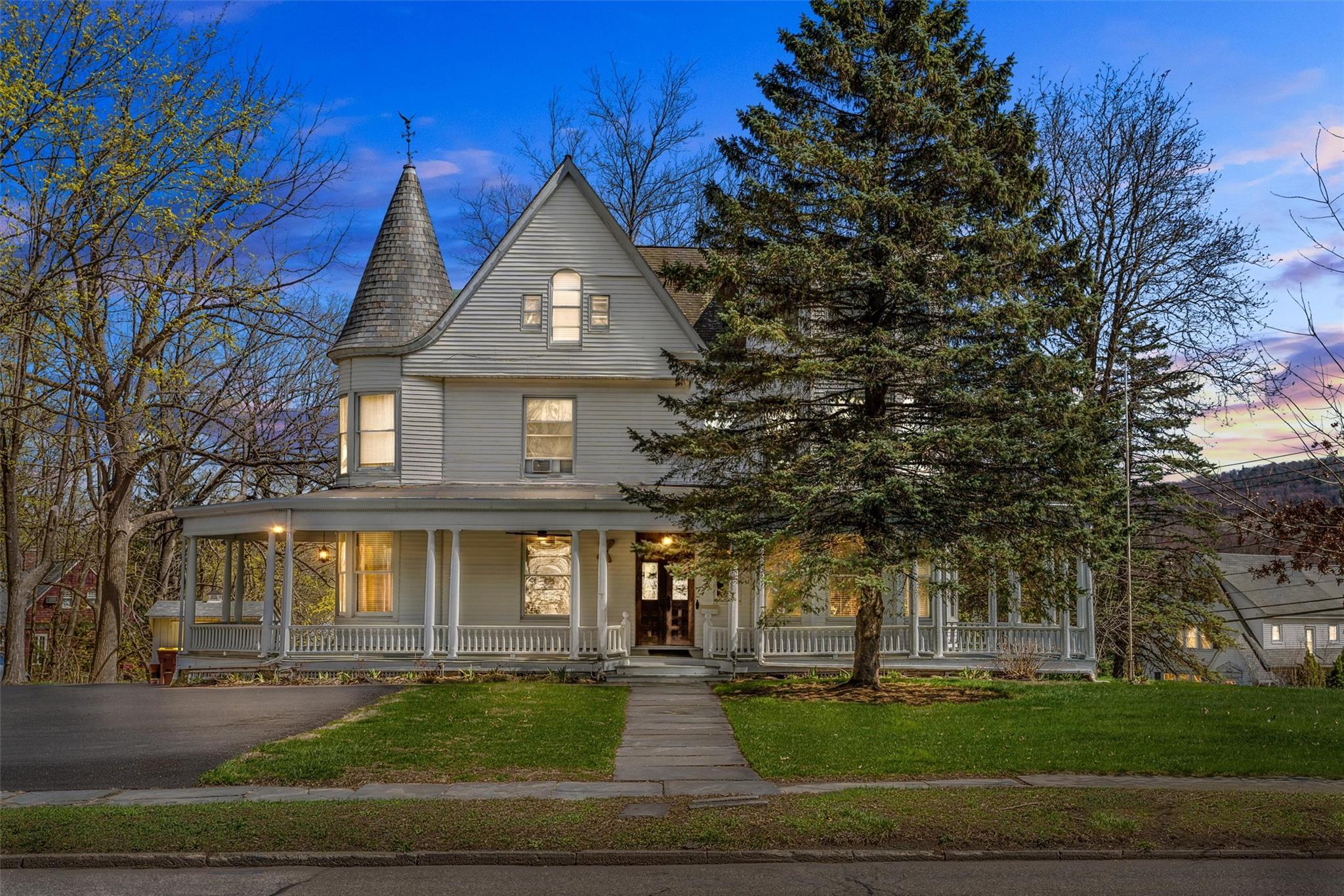 Property Photo:  43 Oakland Avenue 1  NY 10990 