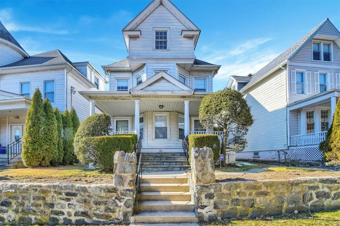 Property Photo:  85 Parkway Road 3L  NY 10708 