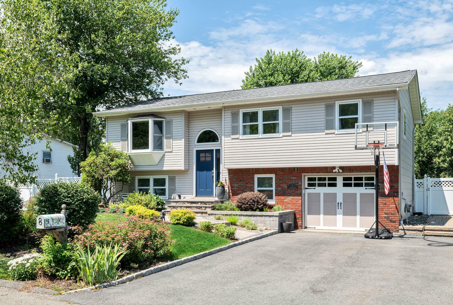 Property Photo:  8 Arcadia Court  NY 10974 
