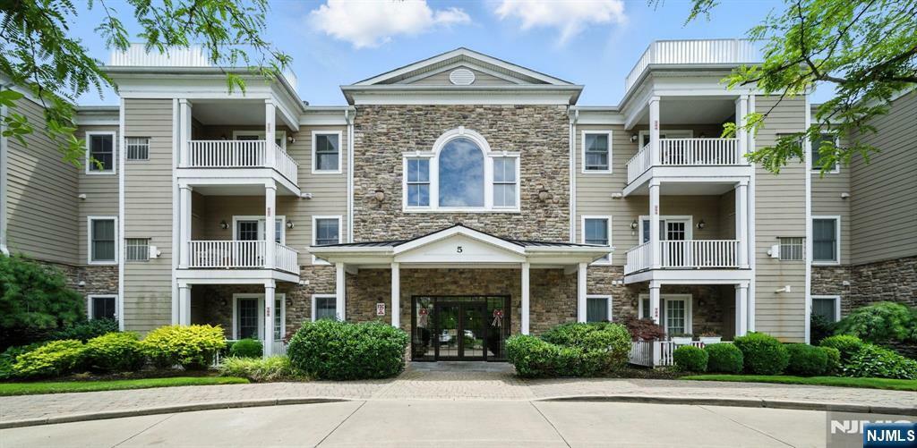 5 E Tenakill Park 203  Cresskill NJ 07626 photo