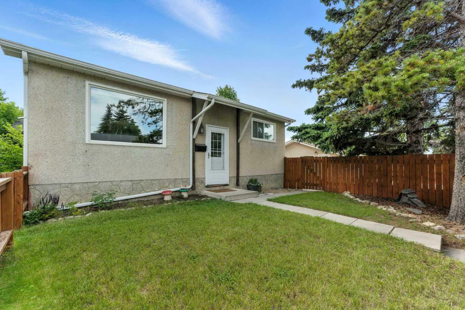 Photo de la propriété: 3111 33 Street SE AB T2B 0V3