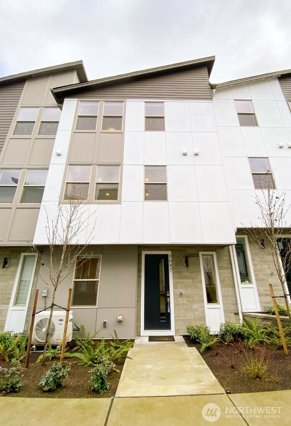 Property Photo: 6647 137th Place SE WA 98059