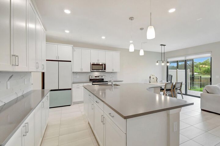 Property Photo:  2138 Appleton Circle S  FL 33309 