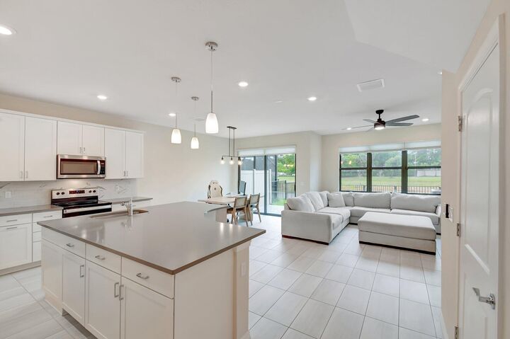 Property Photo: 2138 Appleton Circle S FL 33309